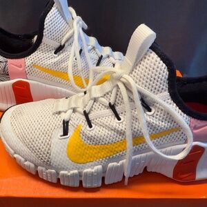 👟 Nike Free Metcon 4 Training Shoes – Size 8 Women’s